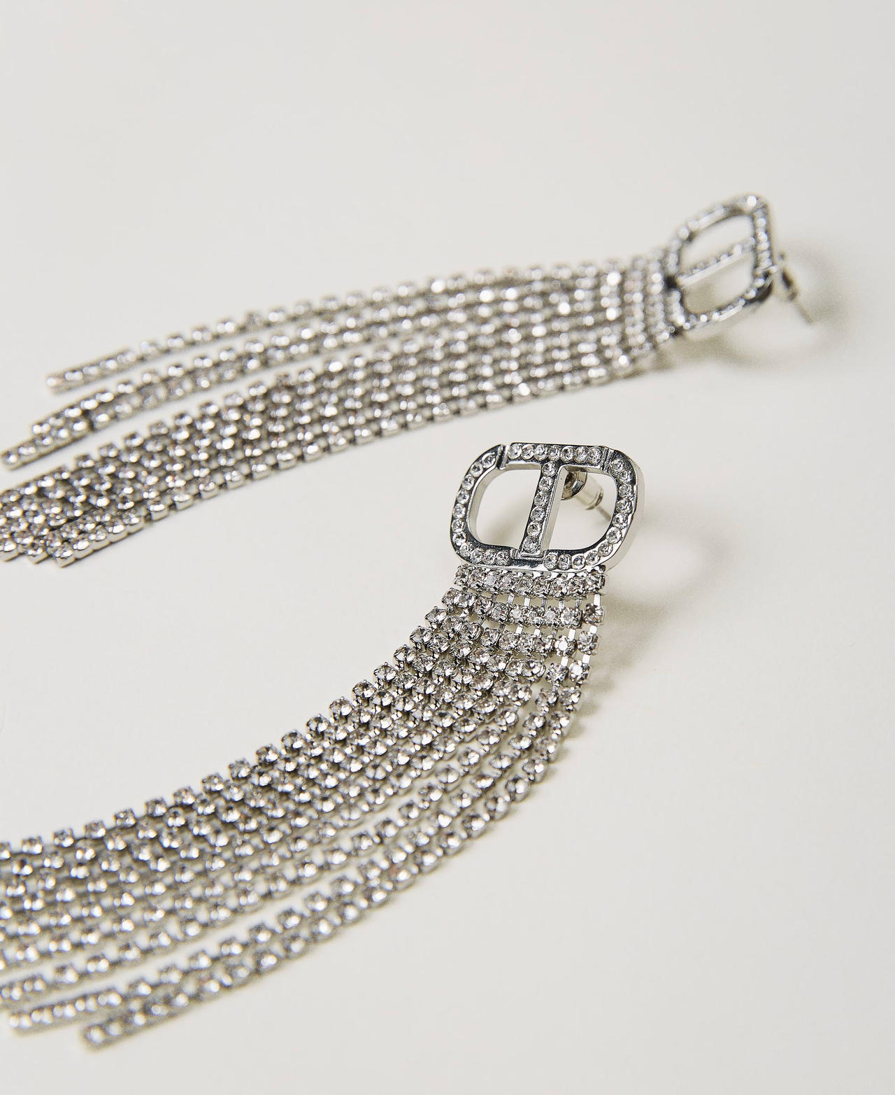Orecchini con Oval T e frange di strass