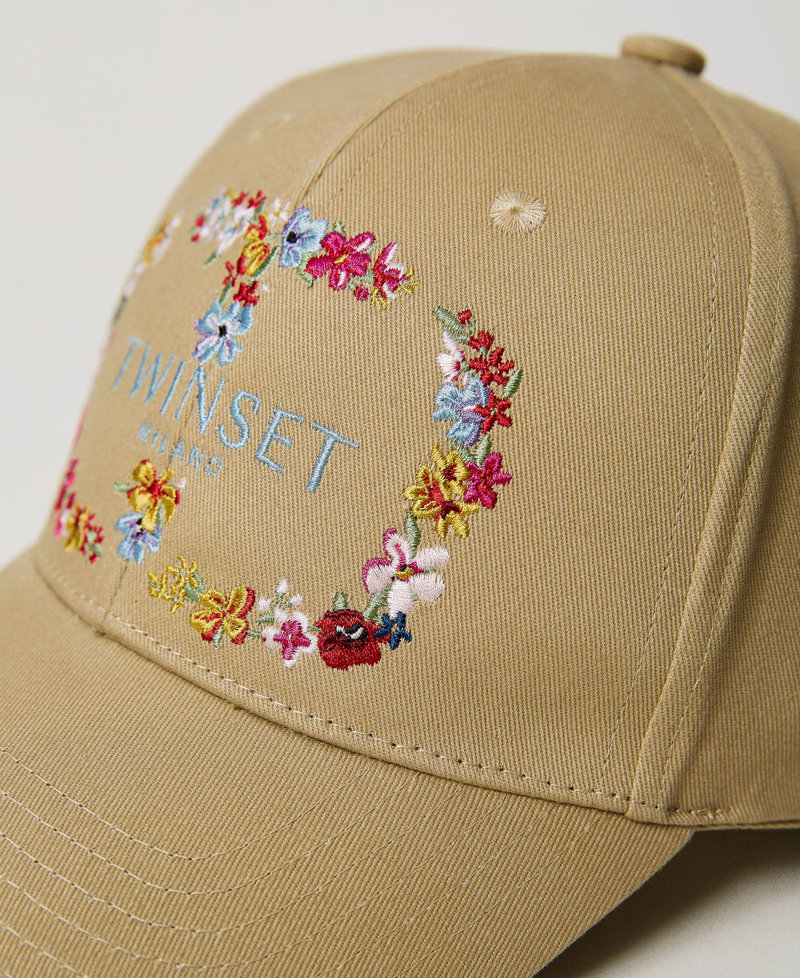 Baseball cap with floral Oval T