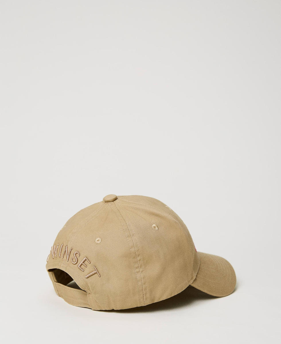 Baseball cap with floral Oval T