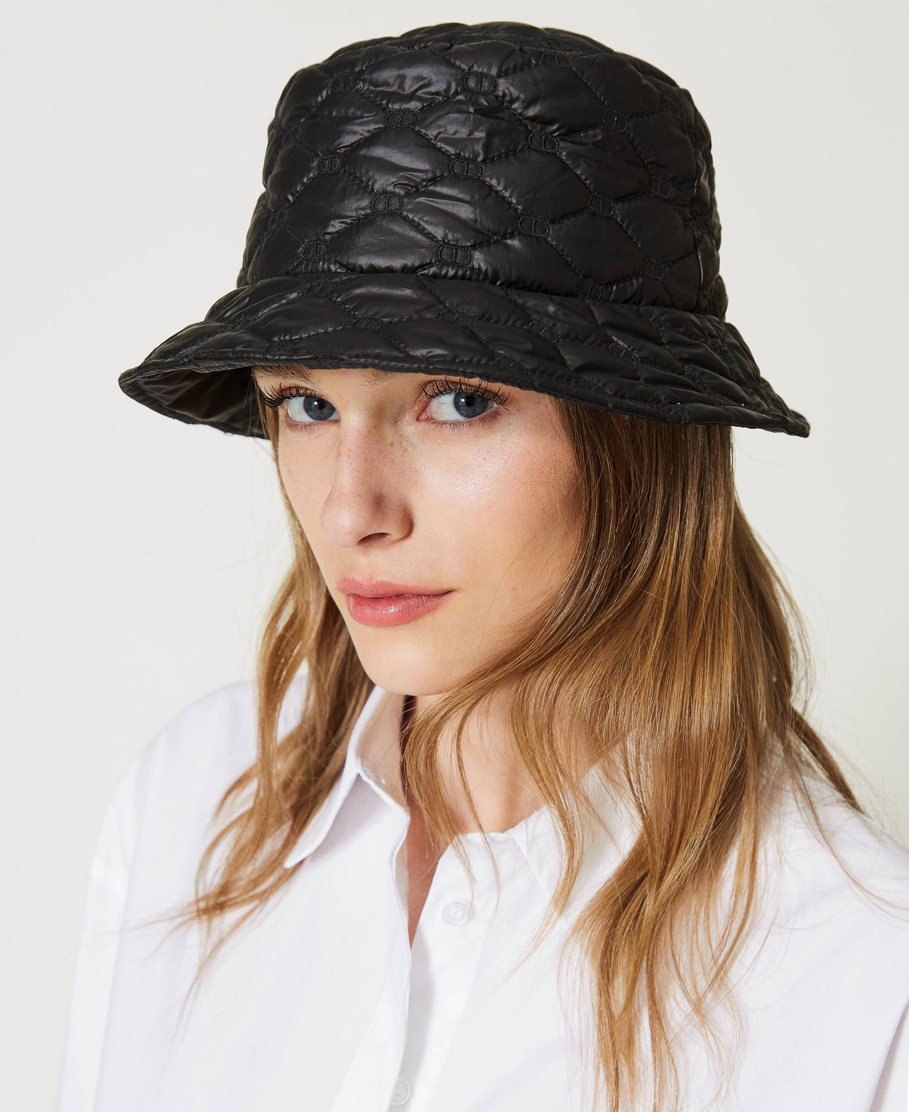 Quilted fisherman's hat with Oval T Black Woman 231TA4267-0S