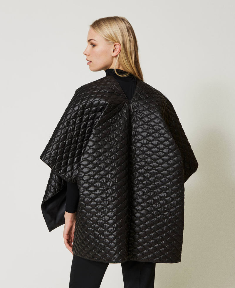 Poncho trapuntato con Oval T