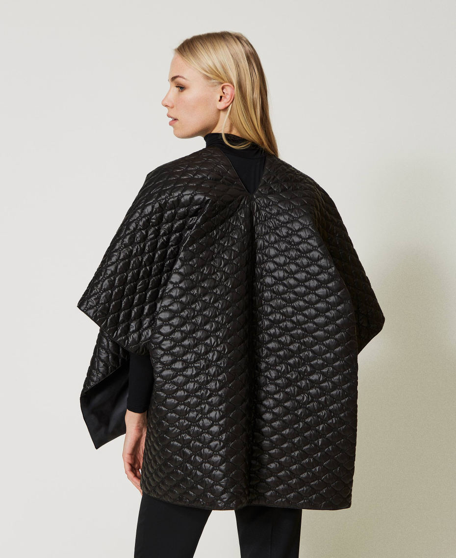 Quilted poncho with Oval T Black Woman 231TA4330-03