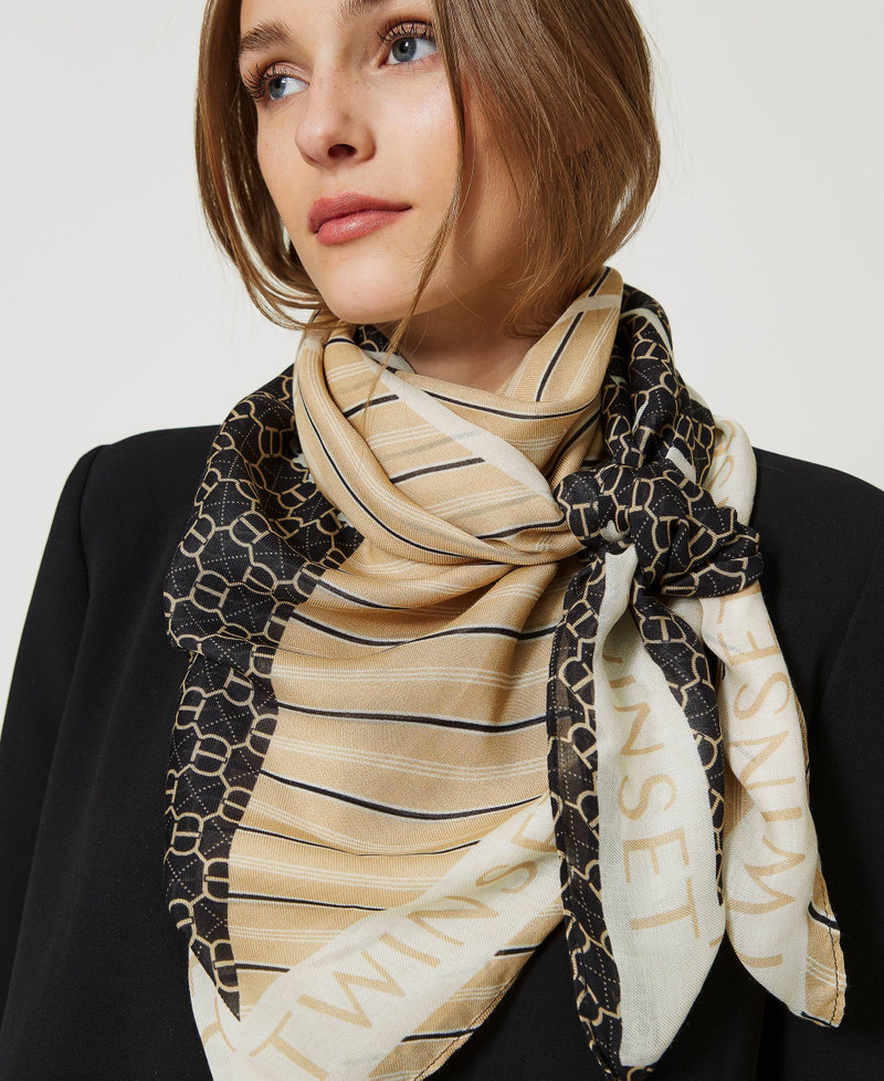 Printed kefiah with Oval T