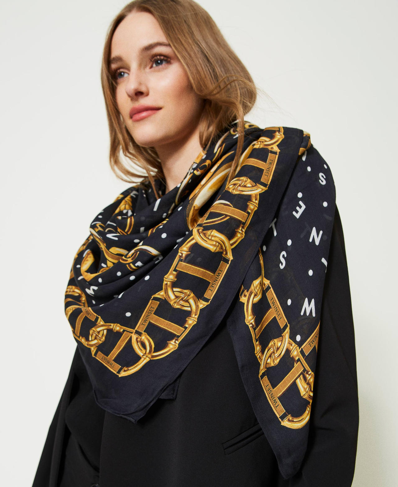 Kefiah with chain Oval T print Black Woman 231TA4400_00006_0S