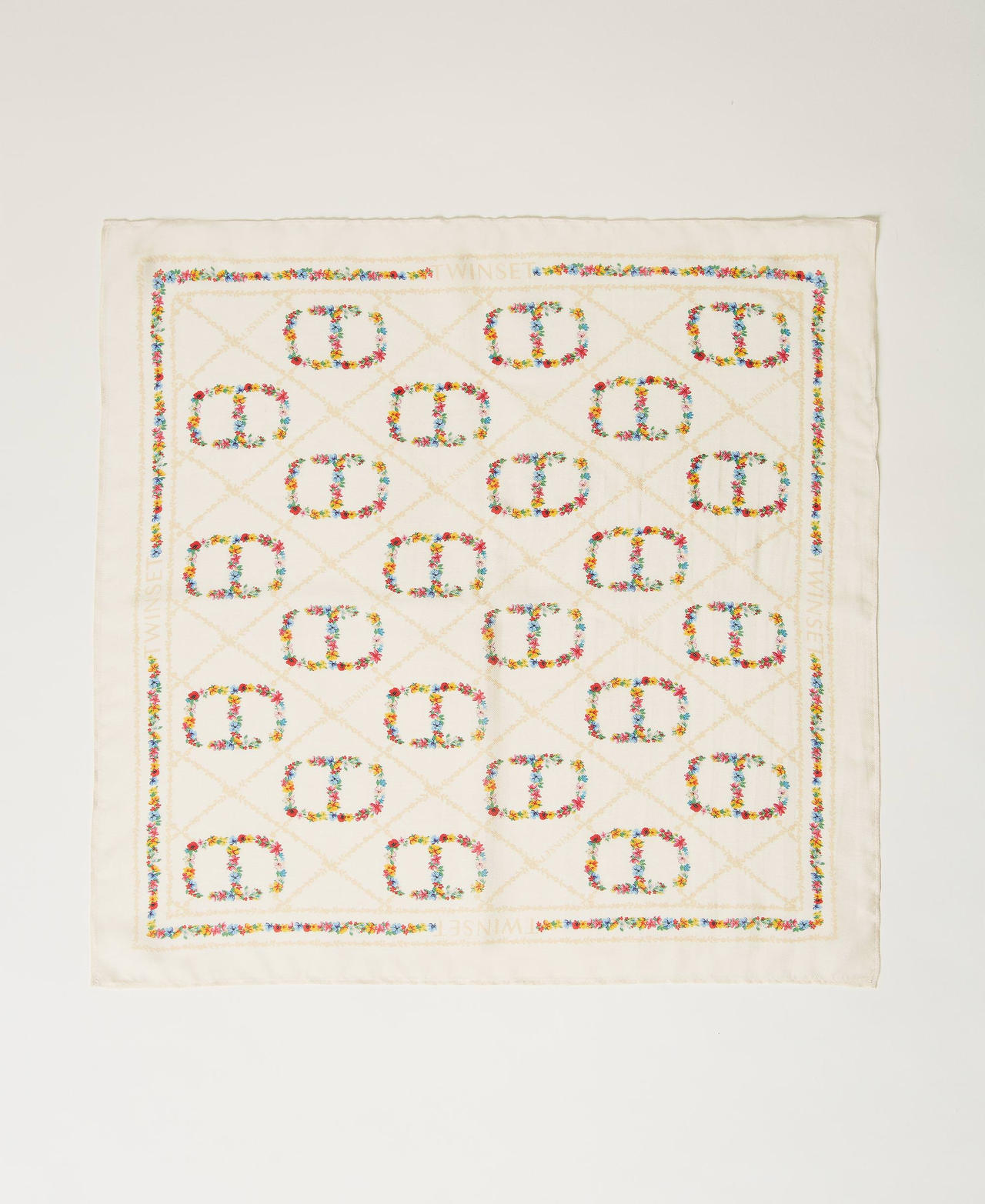 Silk blend scarf with floral Oval T