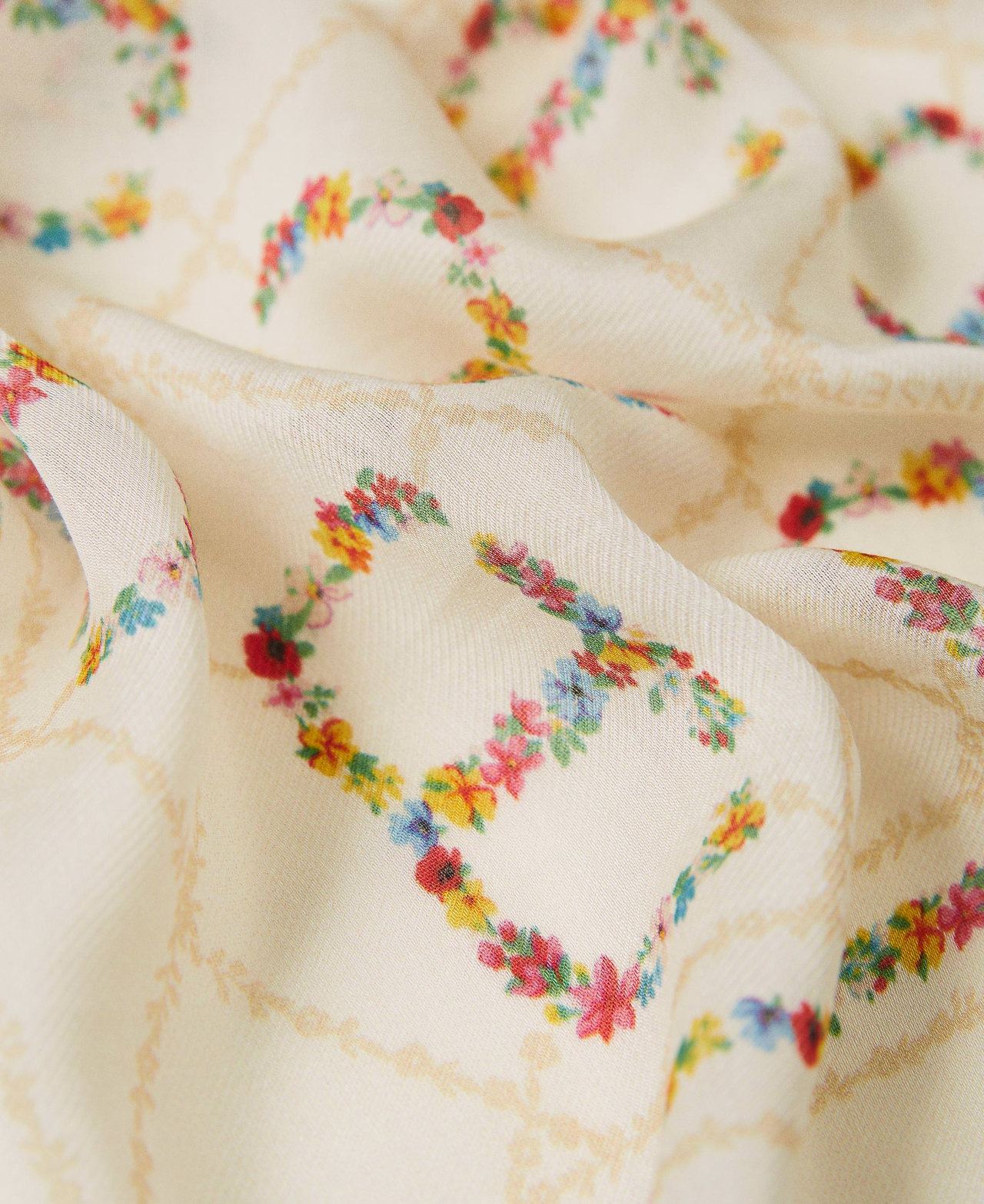 Silk blend scarf with floral Oval T