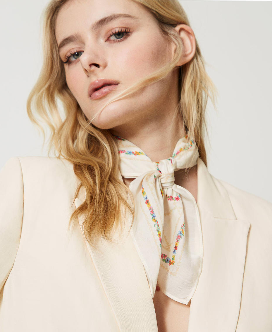 Silk blend scarf with floral Oval T