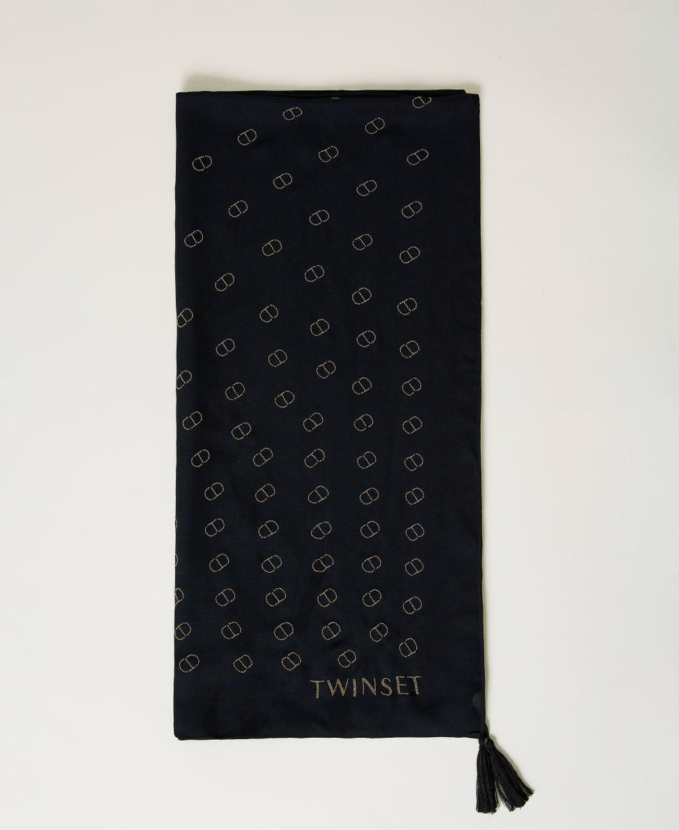 Pa&ntilde;uelo con Oval T y tachuelas