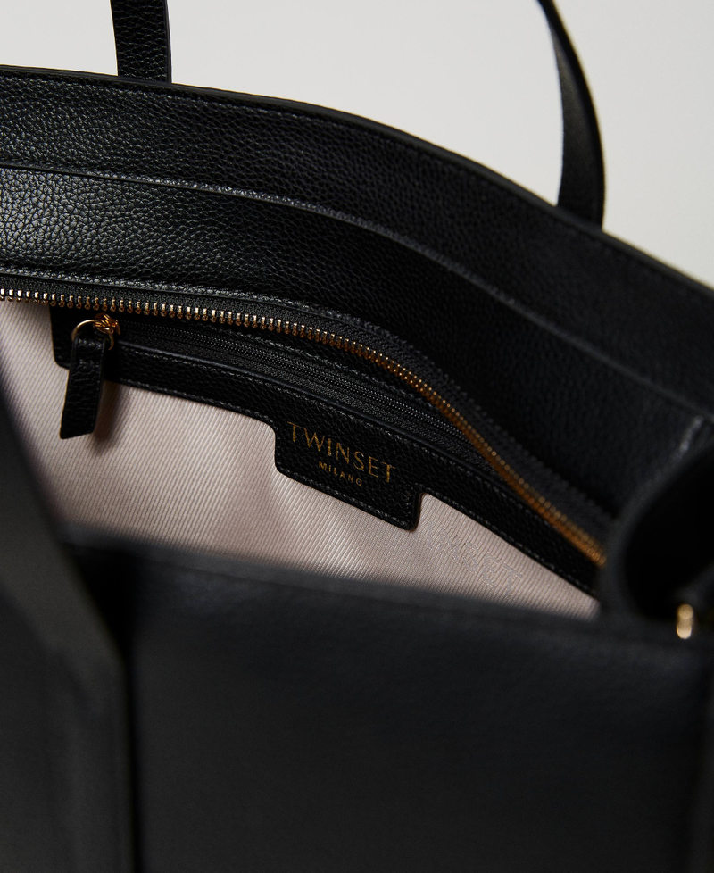 Shopper with embossed logo