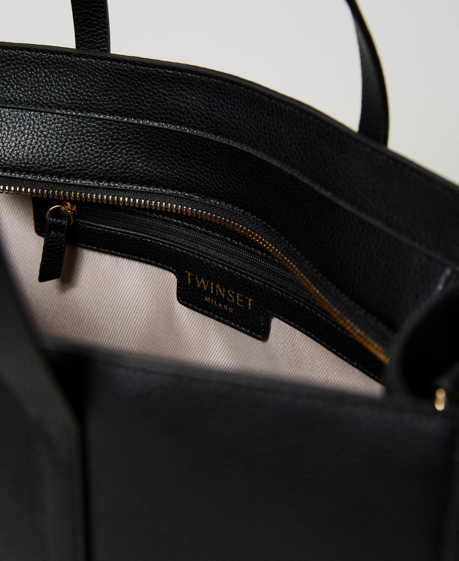 Shopper with embossed logo