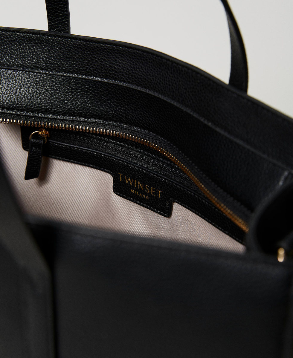 Shopper with embossed logo