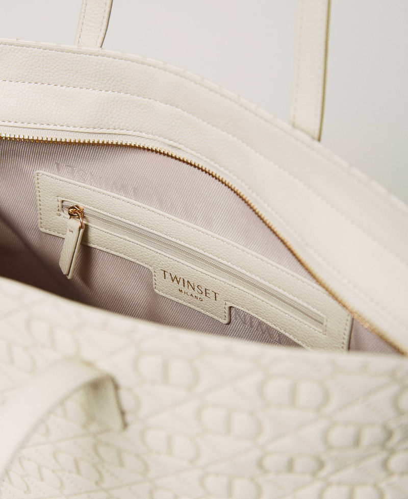 Shopper with embossed Oval T