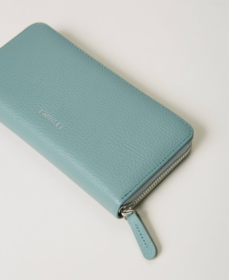 Leather wallet with Oval T