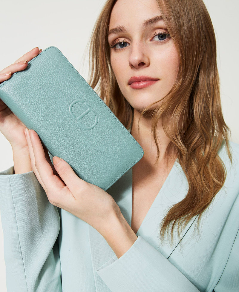 Leather wallet with Oval T