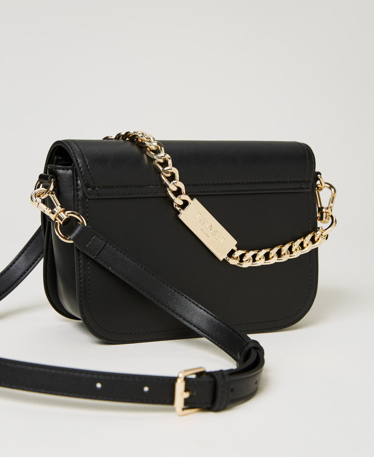 ‘Awhi’ shoulder bag with Oval T Black Woman 231TB7250-03