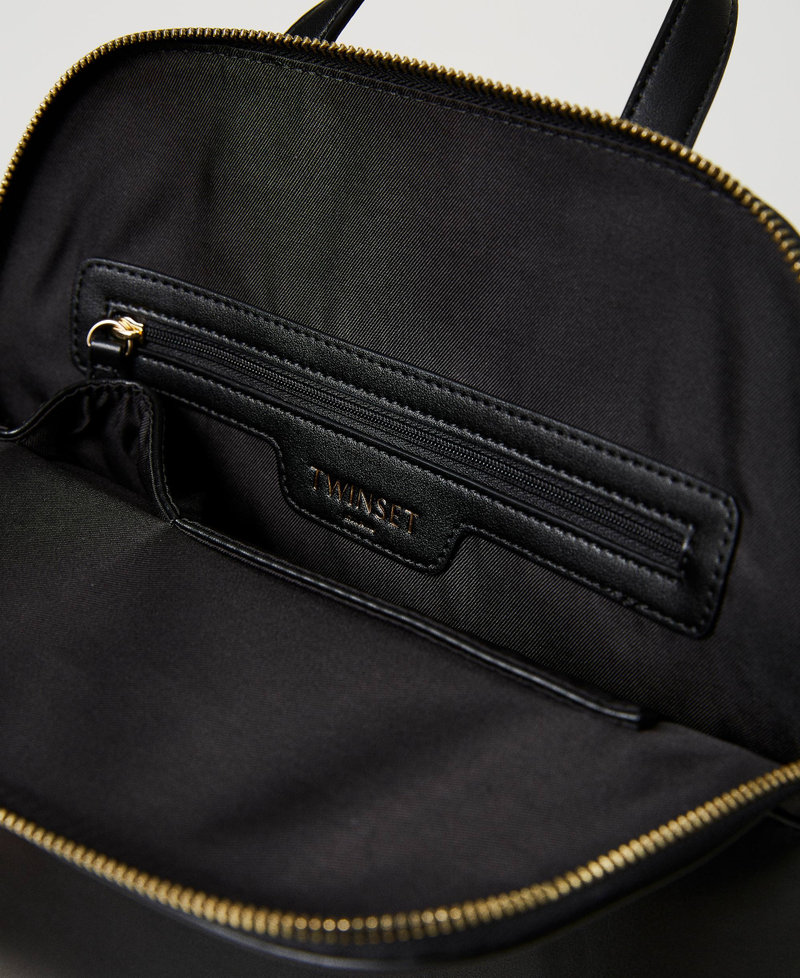 Zaino con Oval T in metallo