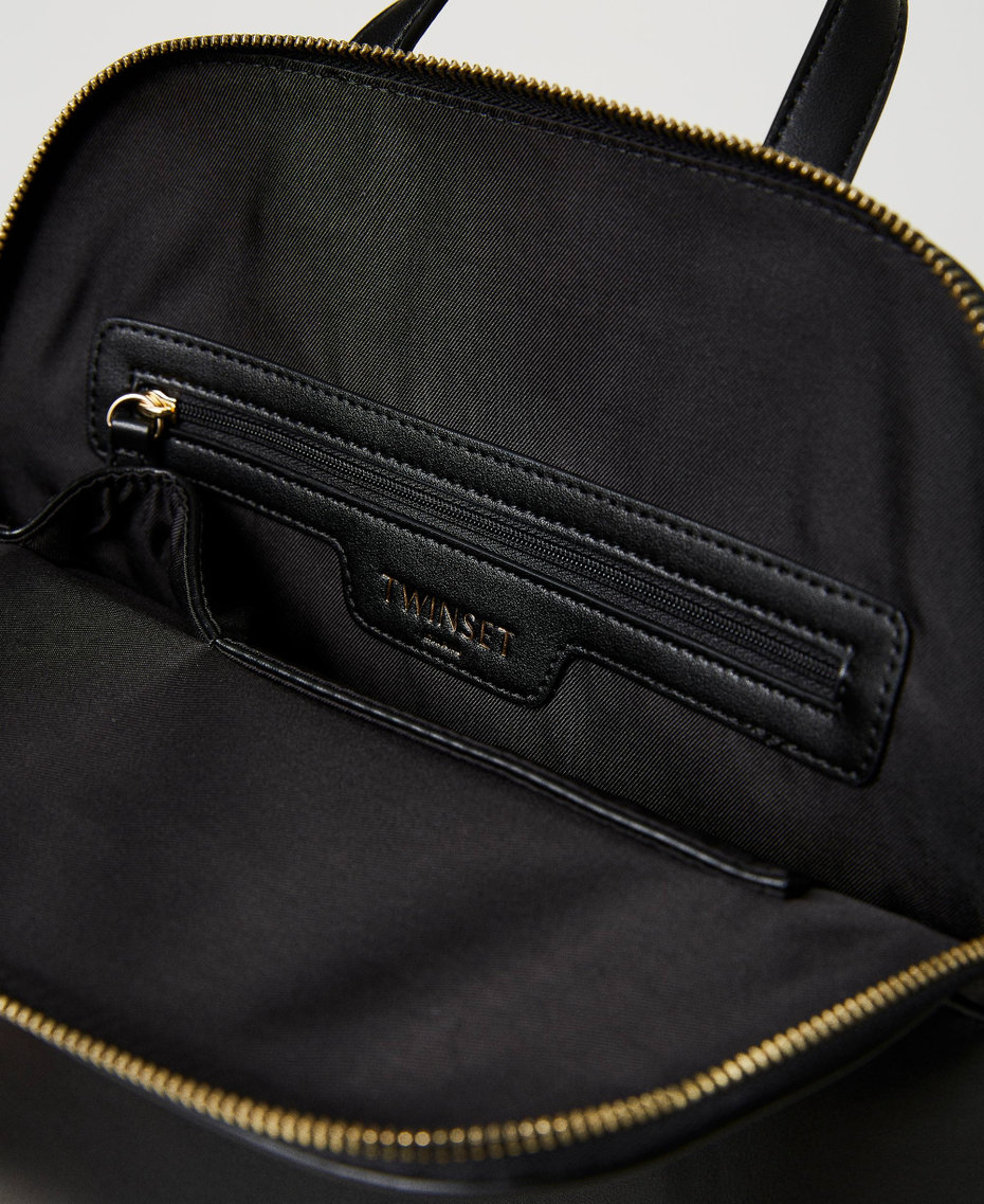 Zaino con Oval T in metallo