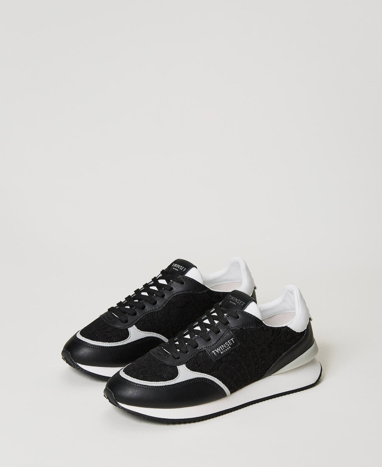 Sneakers con inserti in pizzo Nero Donna 231TCP040_00006_02