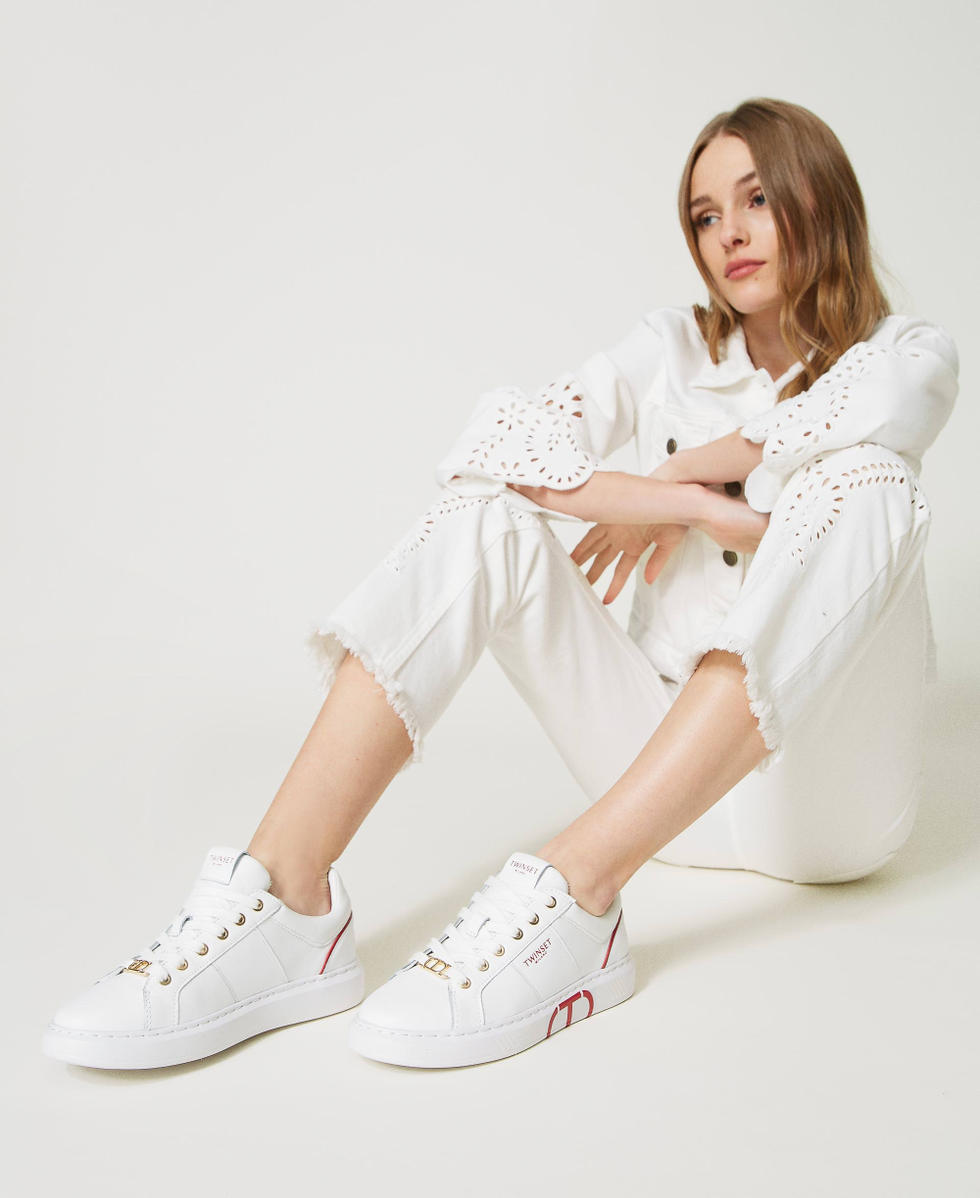 Sneakers con logotipo Oval T