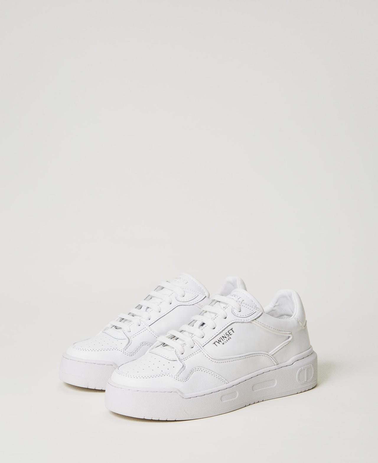 Trainers with contrasting logo White Woman 231TCP090-02