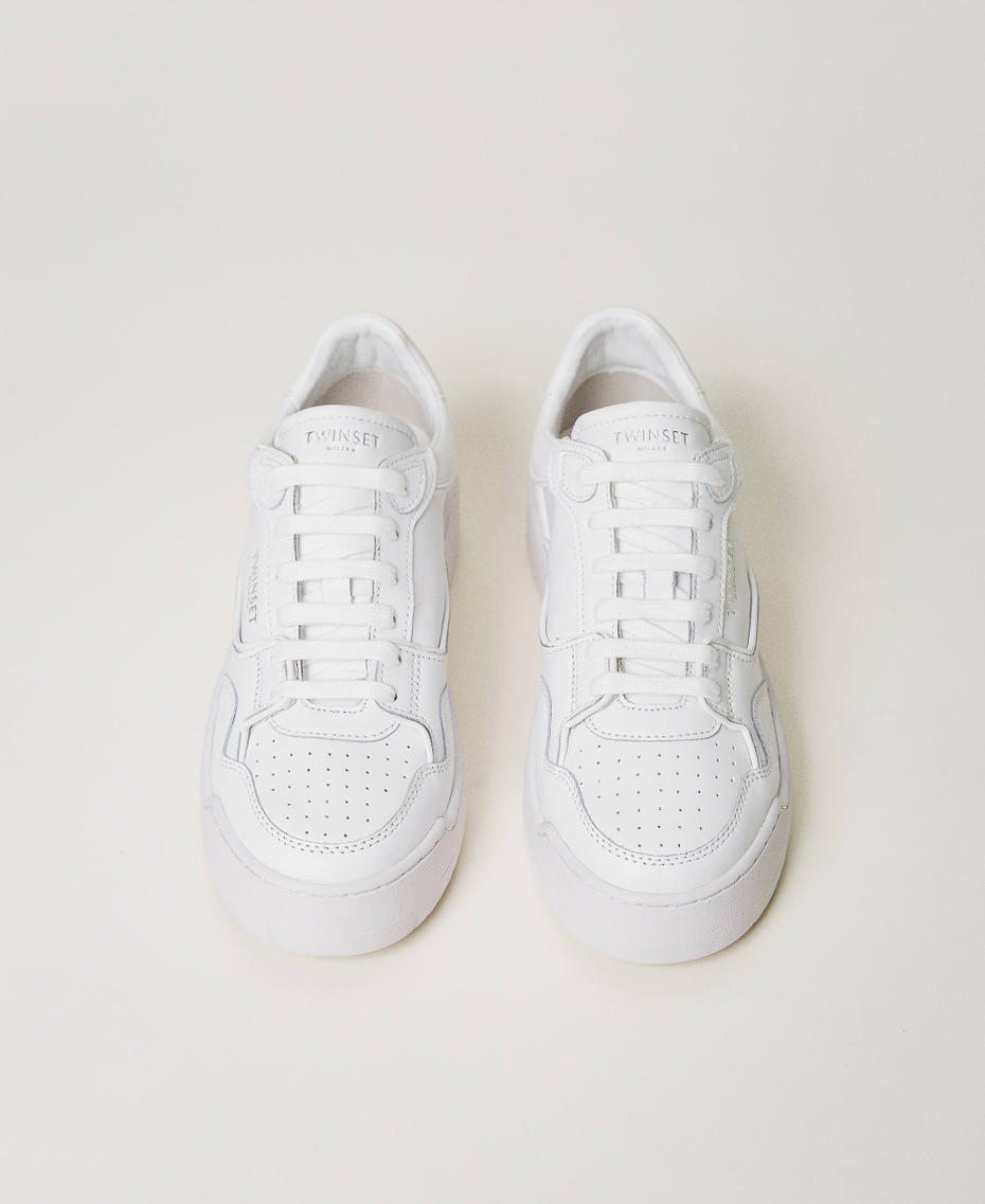 Baskets avec logo contrasté