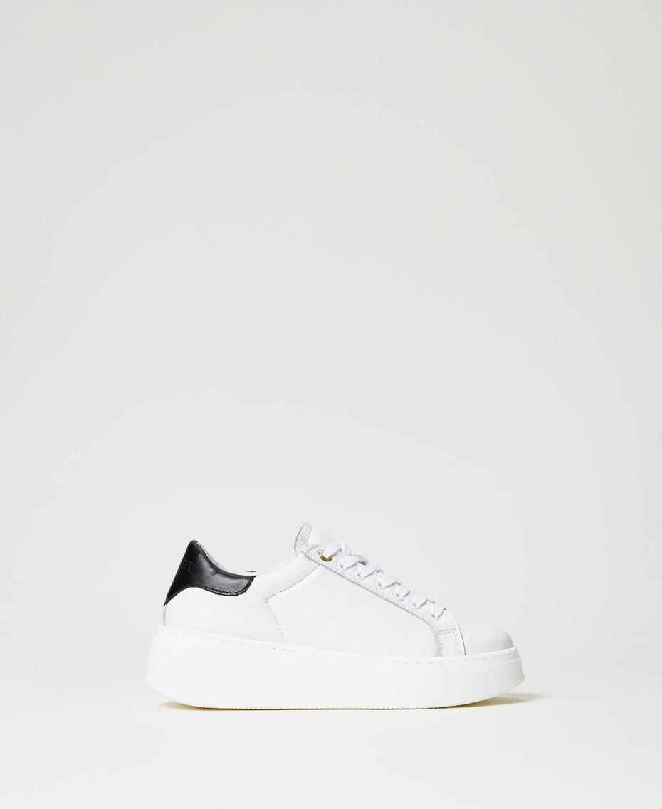 Sneakers aus Leder mit kontrastierender Rückseite Zweifarbig Optisches Weiß / Schwarz Frau 231TCP110-01