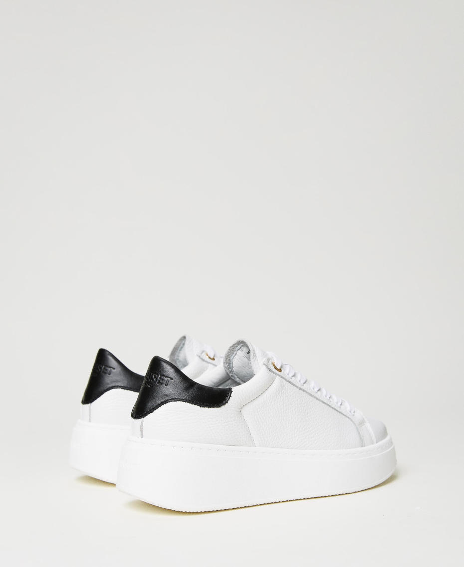 Sneakers aus Leder mit kontrastierender Rückseite Zweifarbig Optisches Weiß / Schwarz Frau 231TCP110-03