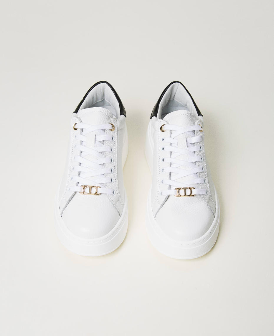 Sneakers aus Leder mit kontrastierender Rückseite Zweifarbig Optisches Weiß / Pink Mousse Frau 231TCP110-04