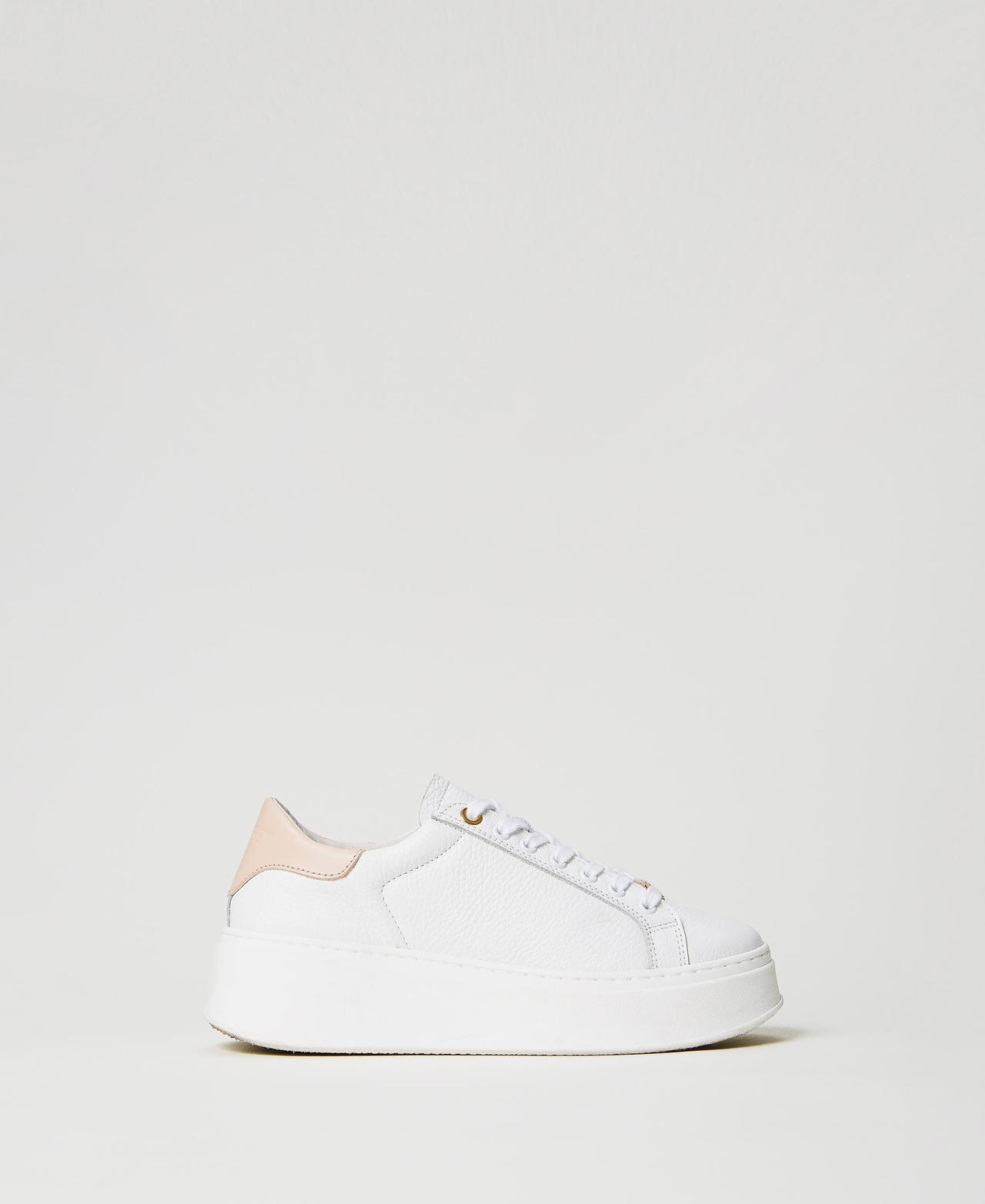 Sneakers de piel con parte trasera en contraste