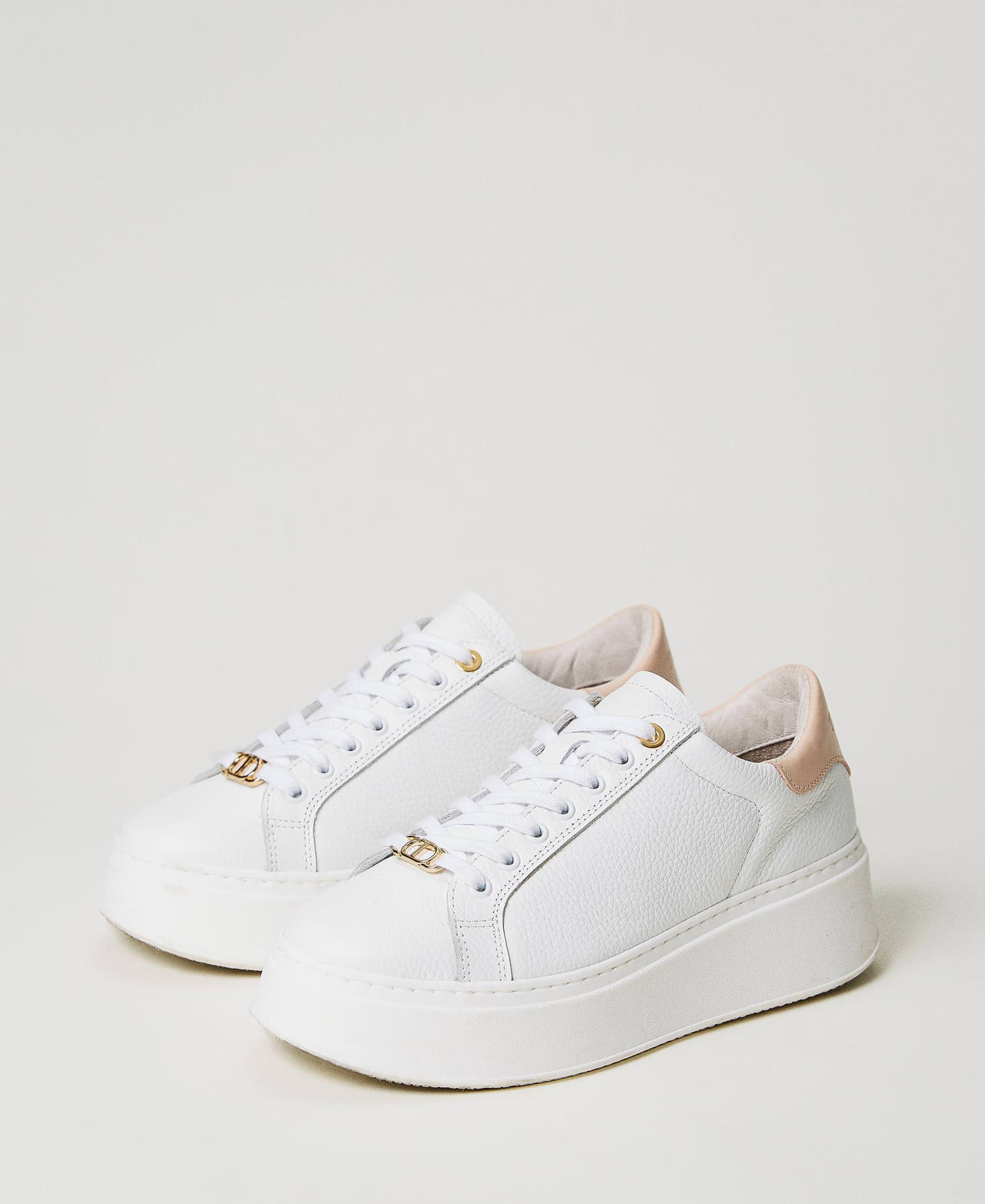 Leather trainers with contrasting heel Two-tone Optical White / Mousse Pink Woman 231TCP110_10380_02