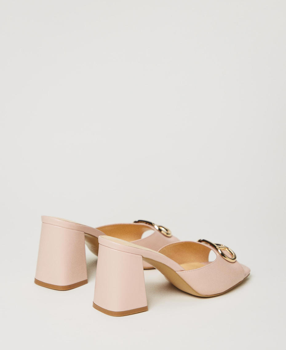 Sandales mules en cuir avec Oval T