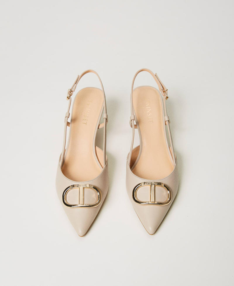 Escarpins slingbacks en cuir avec Oval T
