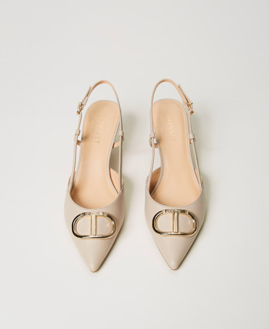 Escarpins slingbacks en cuir avec Oval T