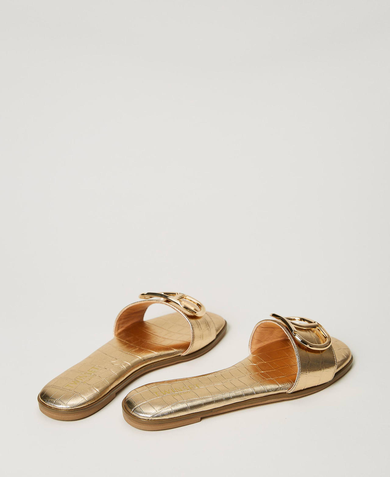 Slide-Sandalen aus laminiertem Leder mit Oval T-Logo