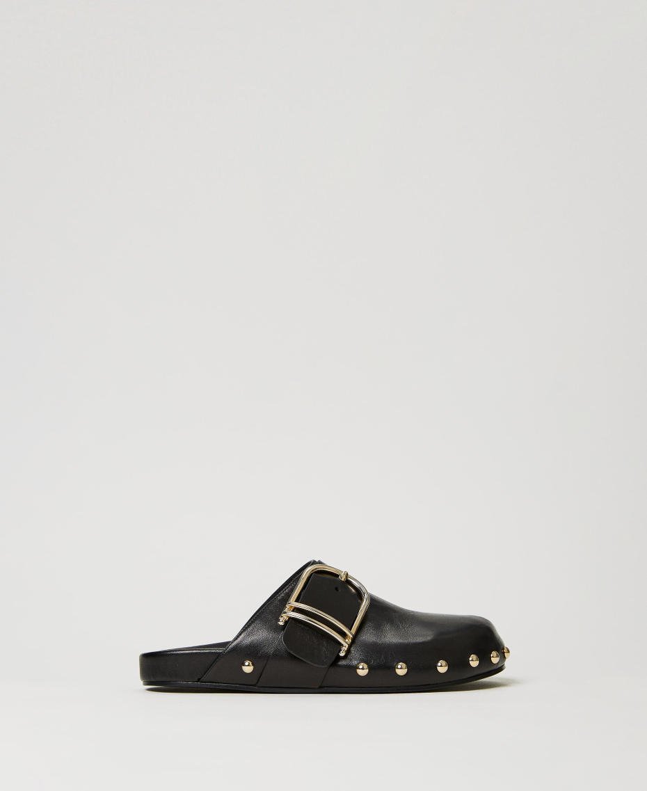Leather mules with buckle
