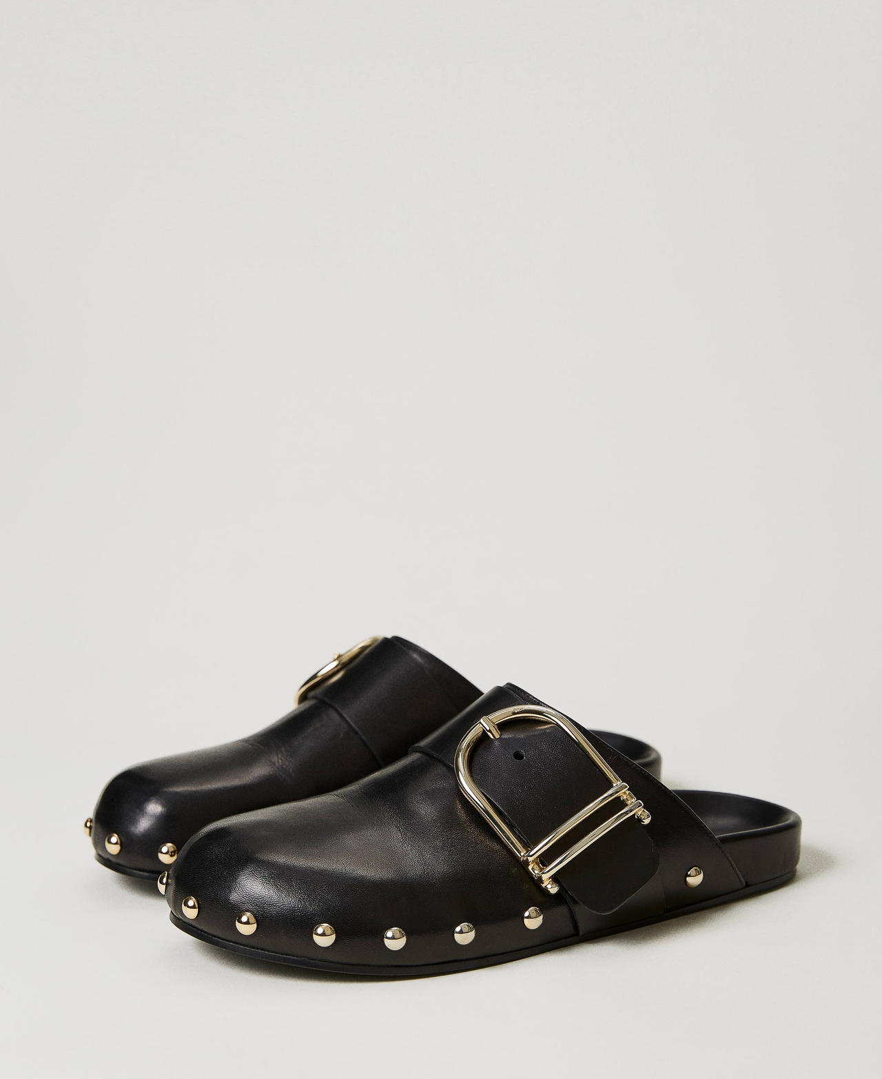Leather mules with buckle