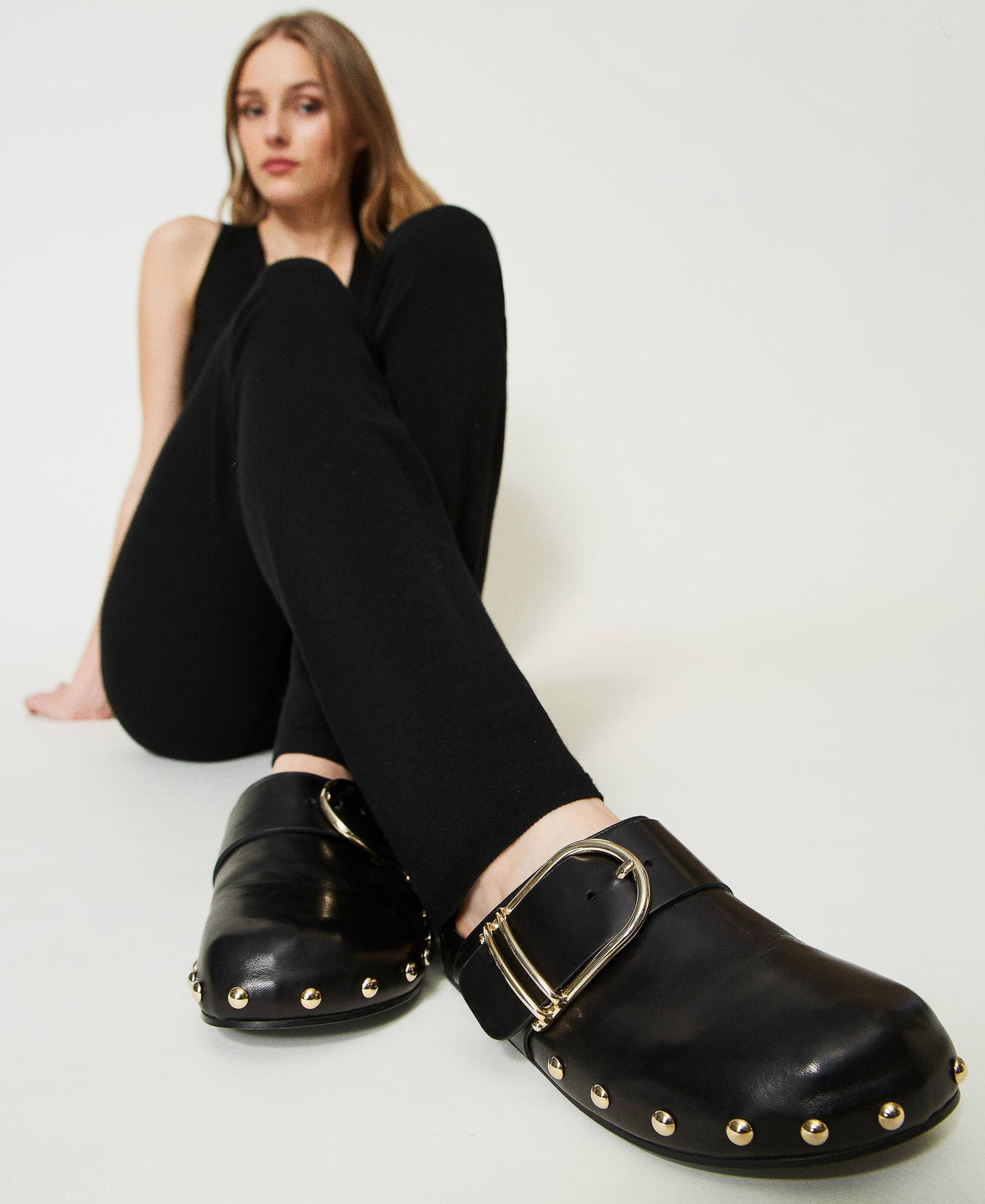 Leather mules with buckle