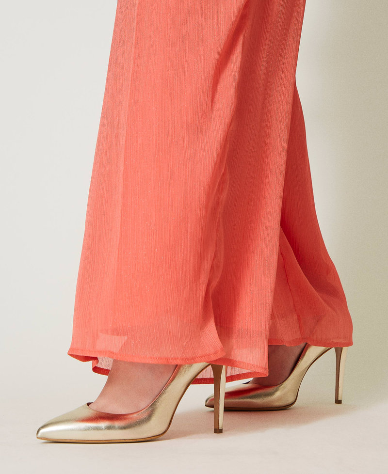 Pumps aus Metallic-Leder