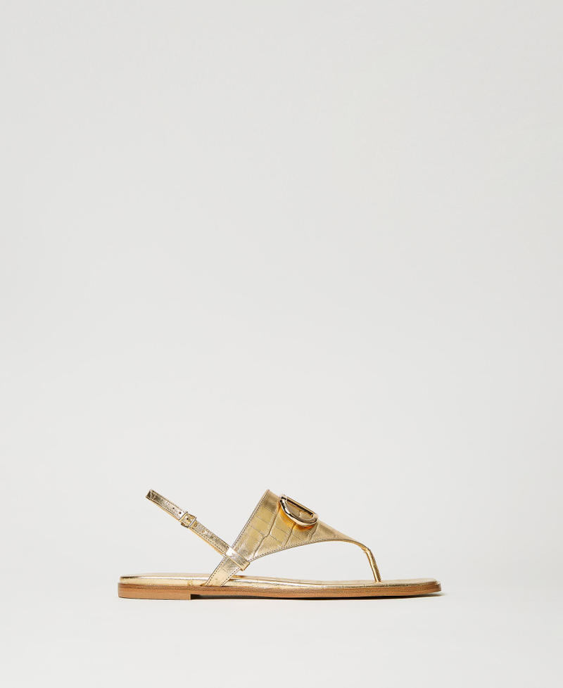 Кожаные сандалии с перемычкой между пальцами из ламинированной кожи с Oval T Принт Крокодиловый Светлое Золото женщина 231TCP234-01