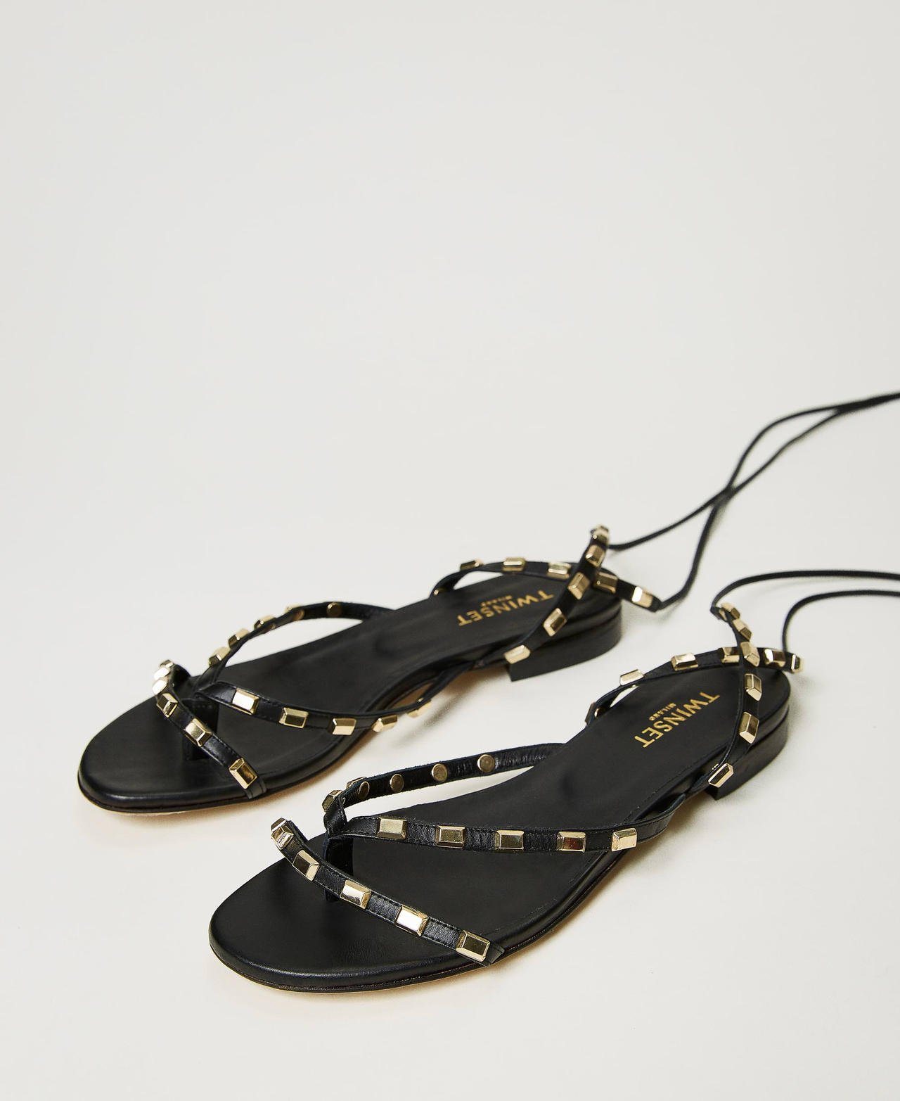 Thongs sandals with studs and laces
