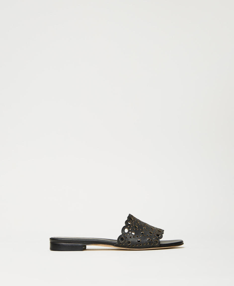 Sandales slides en cuir découpé au laser