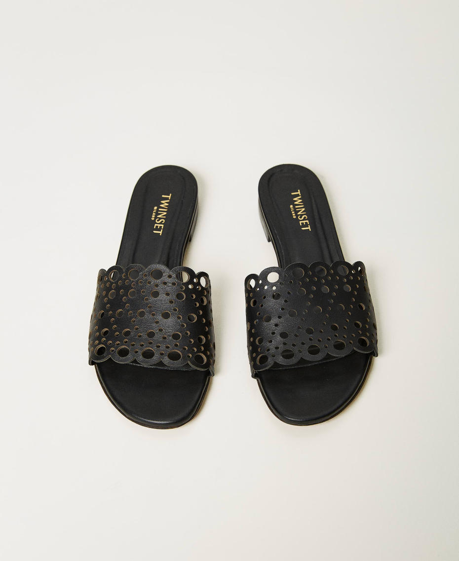 Sandales slides en cuir découpé au laser