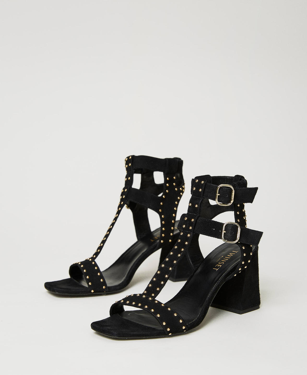 Sandales en cuir velours avec clous