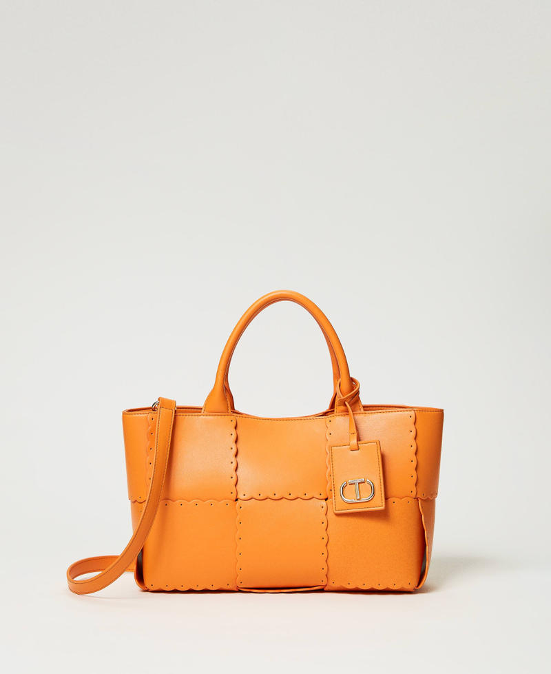 ‘Lucky’ shopper with weaved bands