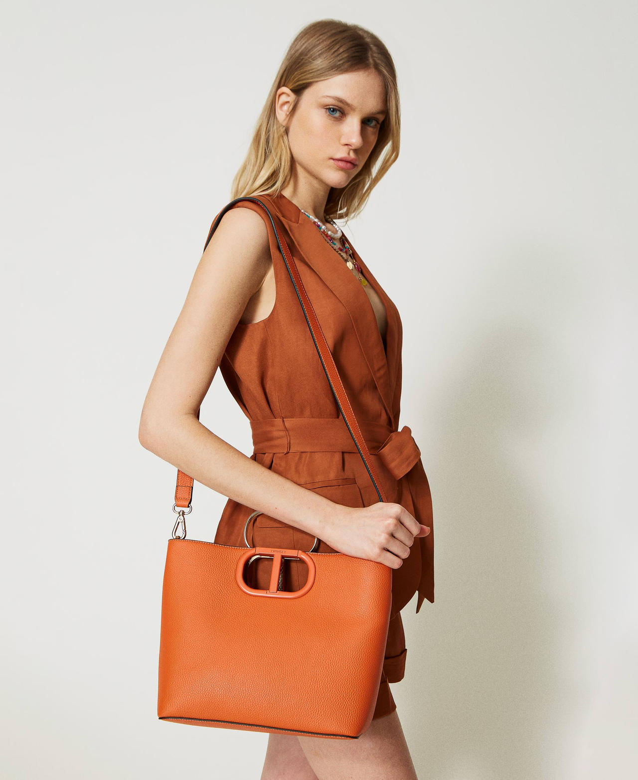Medium ‘Lila’ shopper with Oval T handle Orange Woman 231TD8262_03345_0S