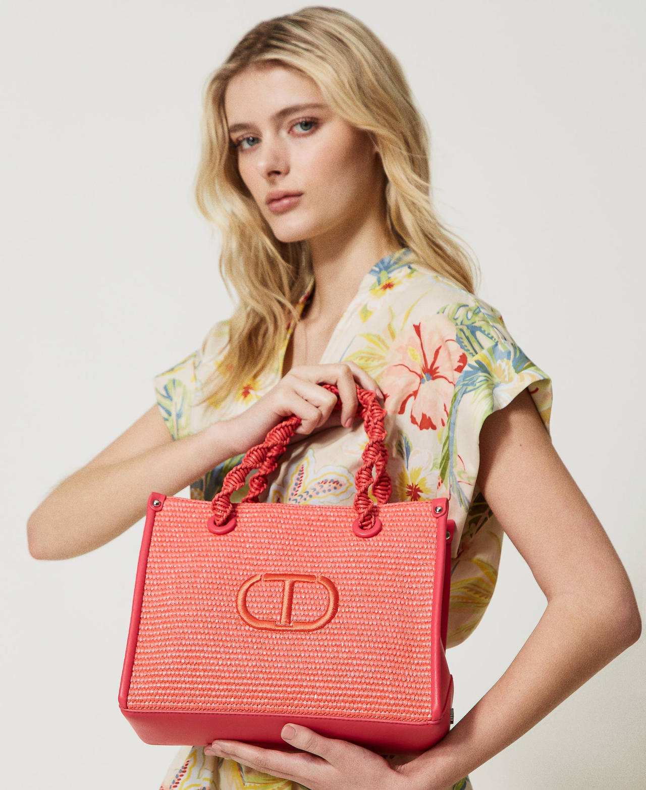 Mittelgroßer Shopper „Darling“ aus Strohimitat Lipglossrosa Frau 231TD8401_00327_0S