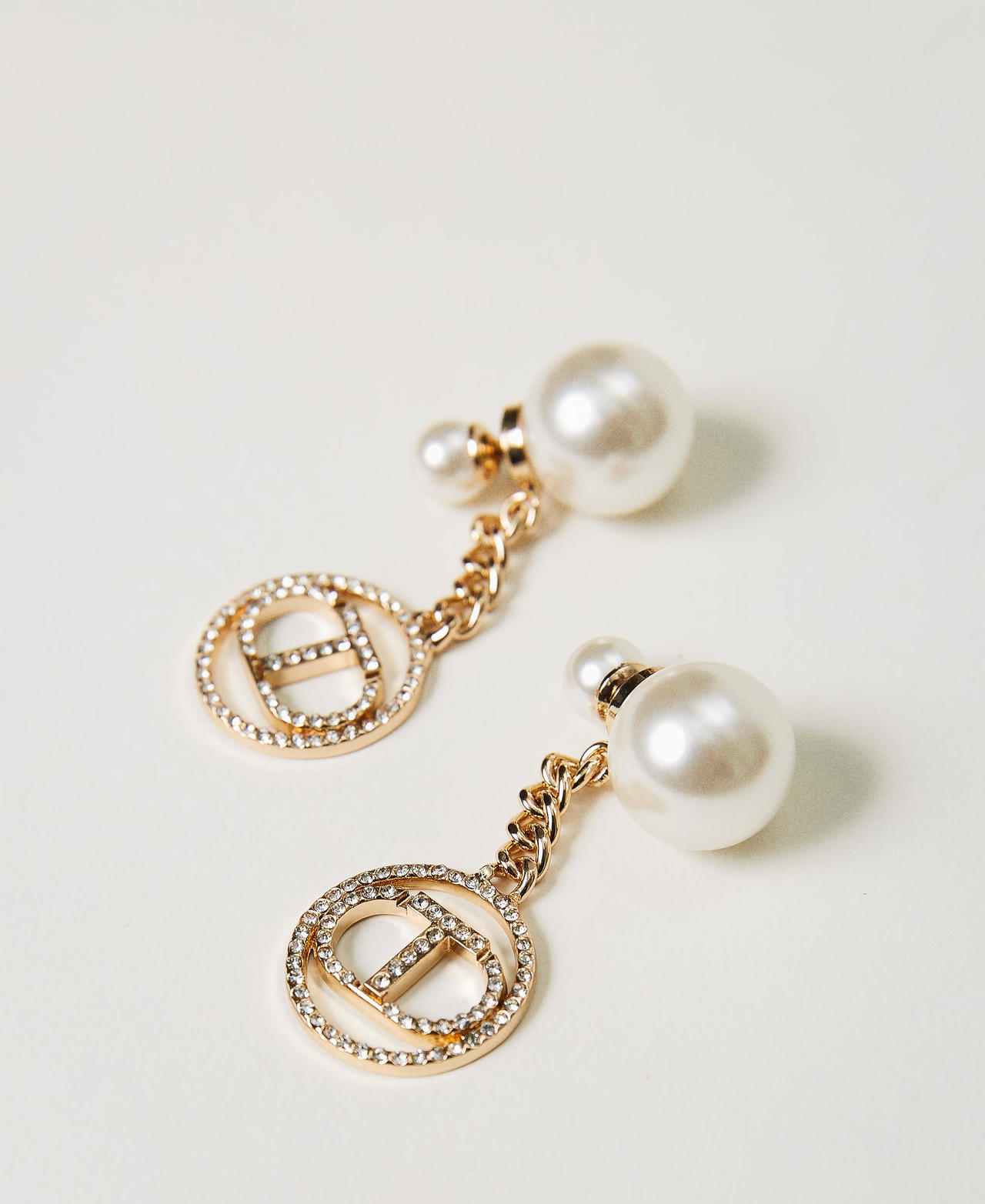 Orecchini con perle e Oval T
