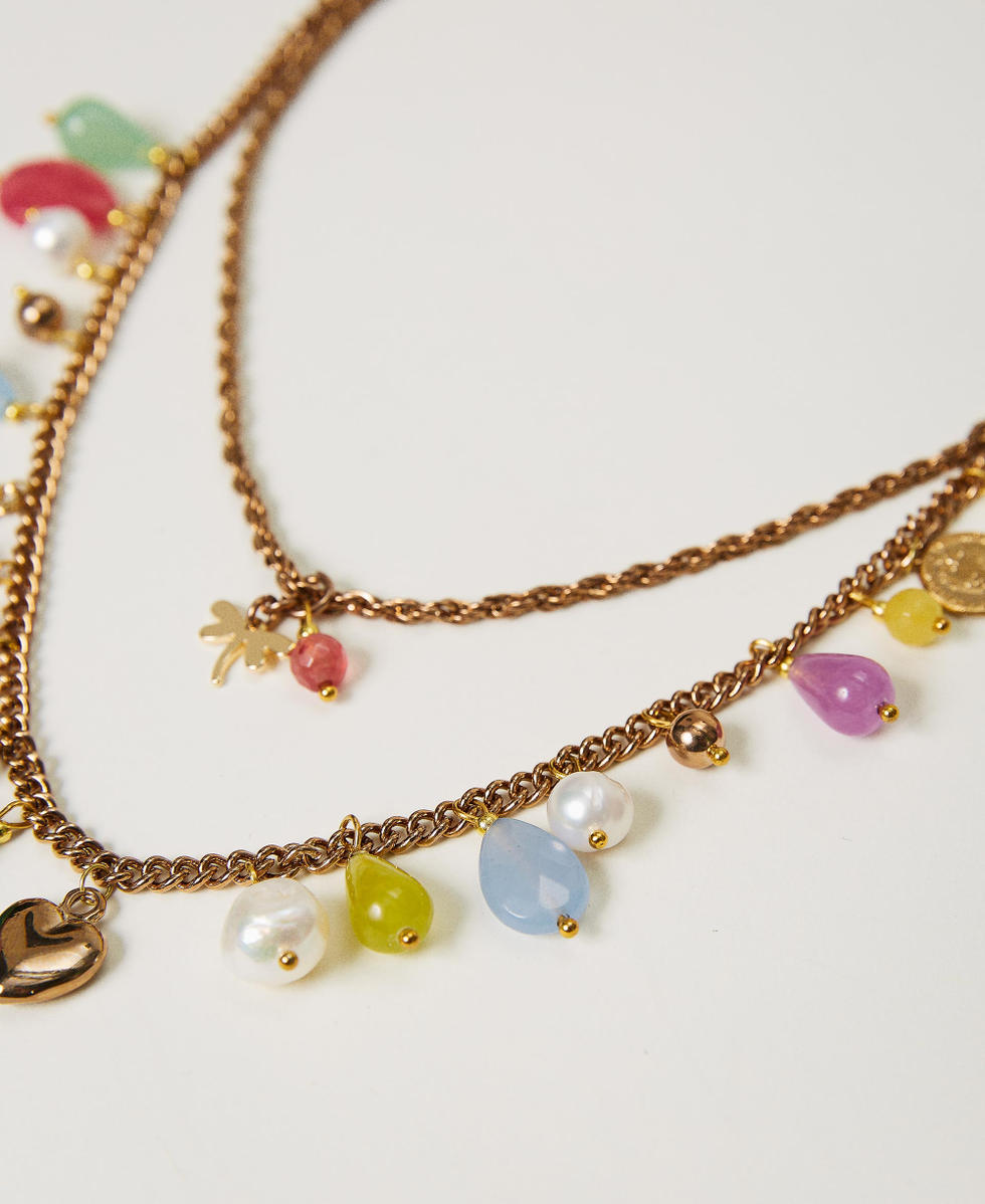 Halskette mit Steinchen und Perlen