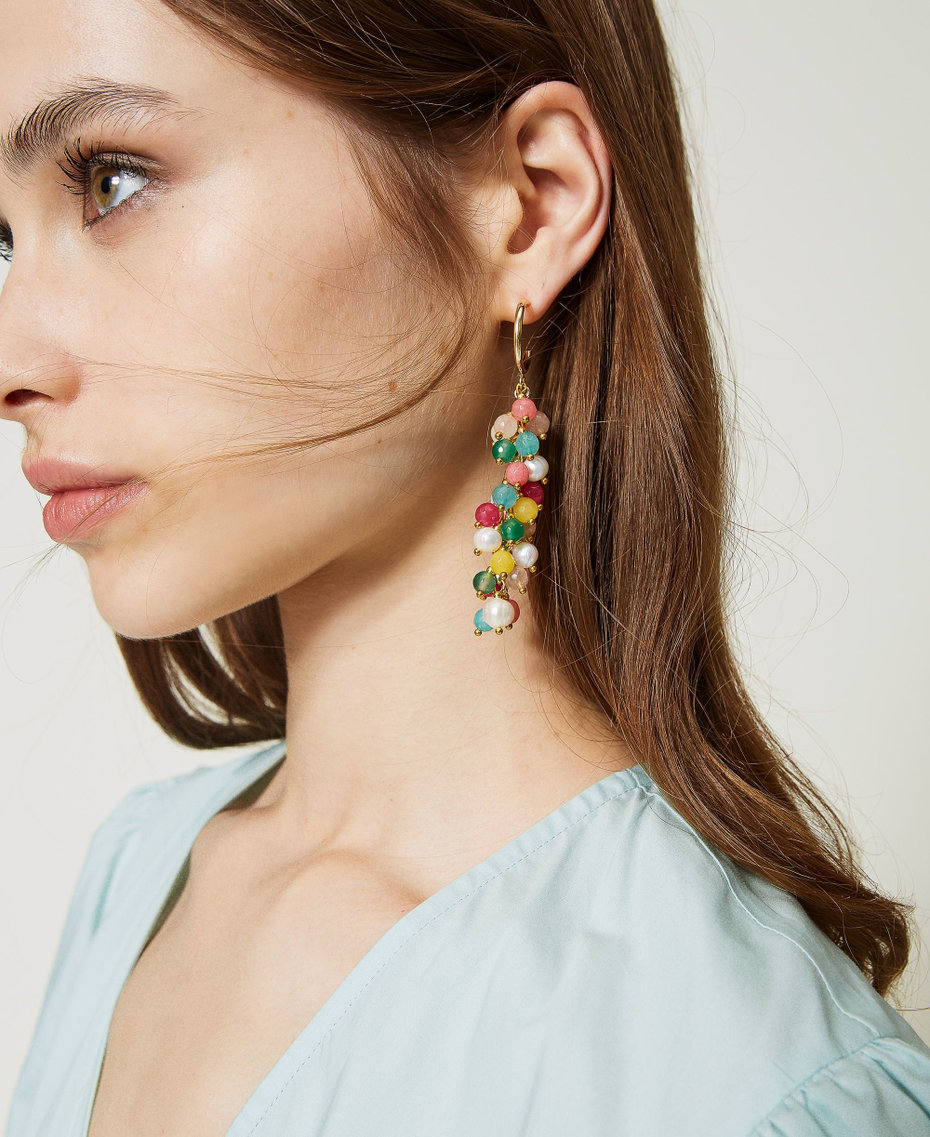 Asymmetric earrings with stones and pearls
