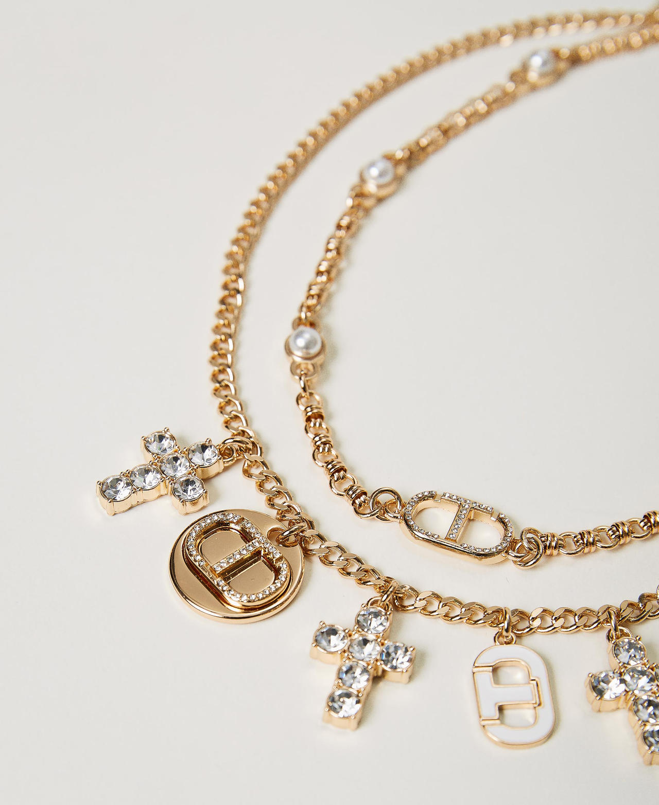 Necklace with charms and Oval T